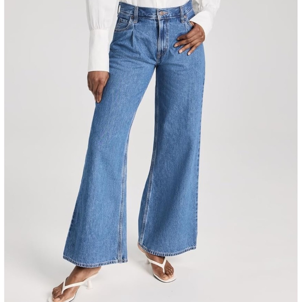 NWT Levi's Light Blue Flare Jeans 25